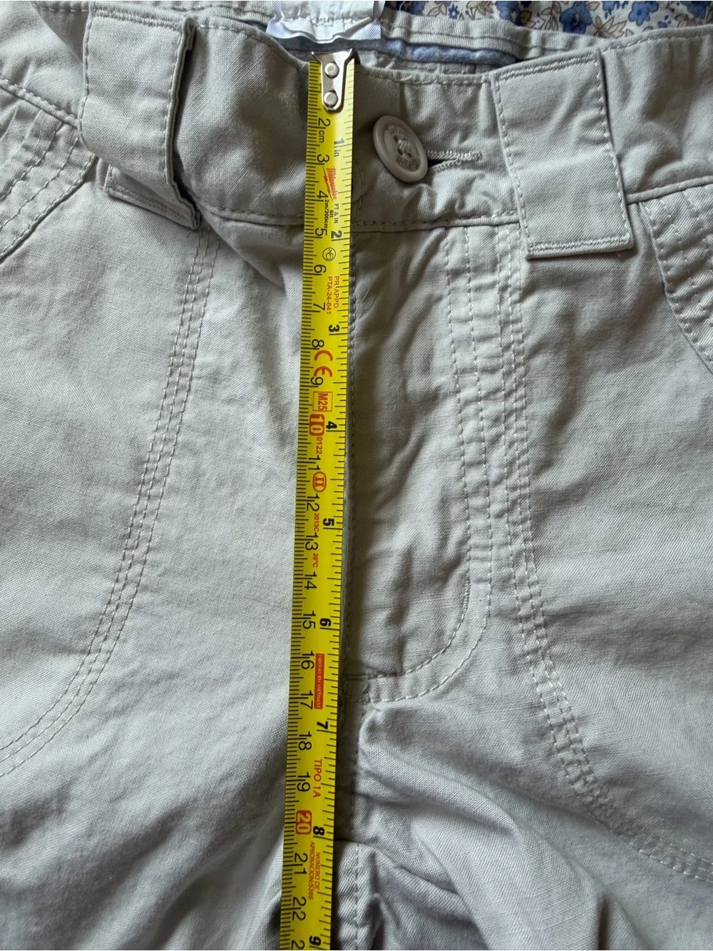 Carhartt Shorts Women’s Cream Cargo Bermuda Chino Shorts Size 6 Outdoor Hike